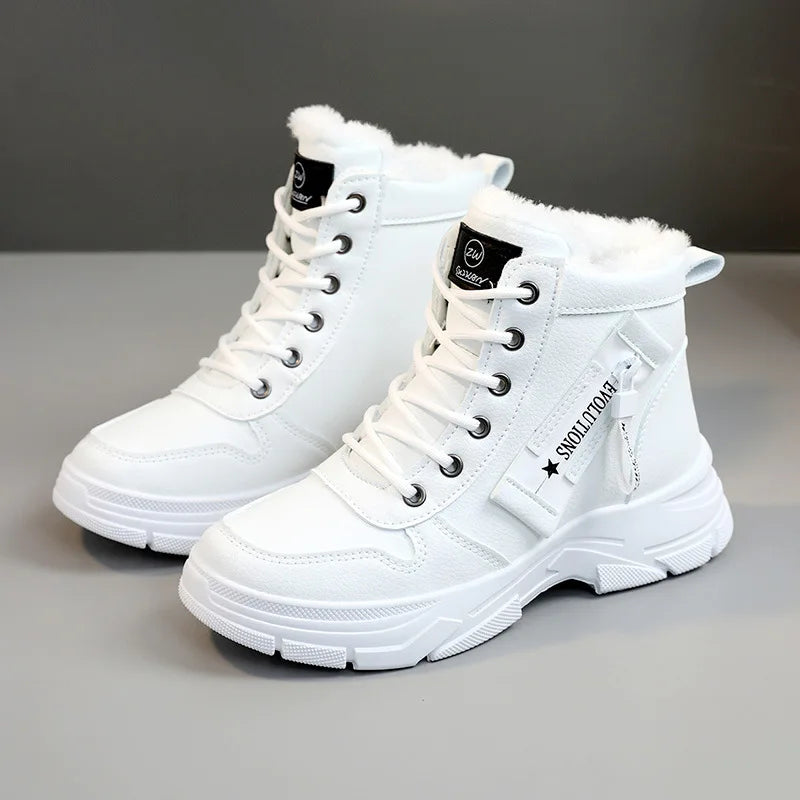 Khaki winter boots for women by Corporación Turística, featuring a cozy design and sporty sneaker style.