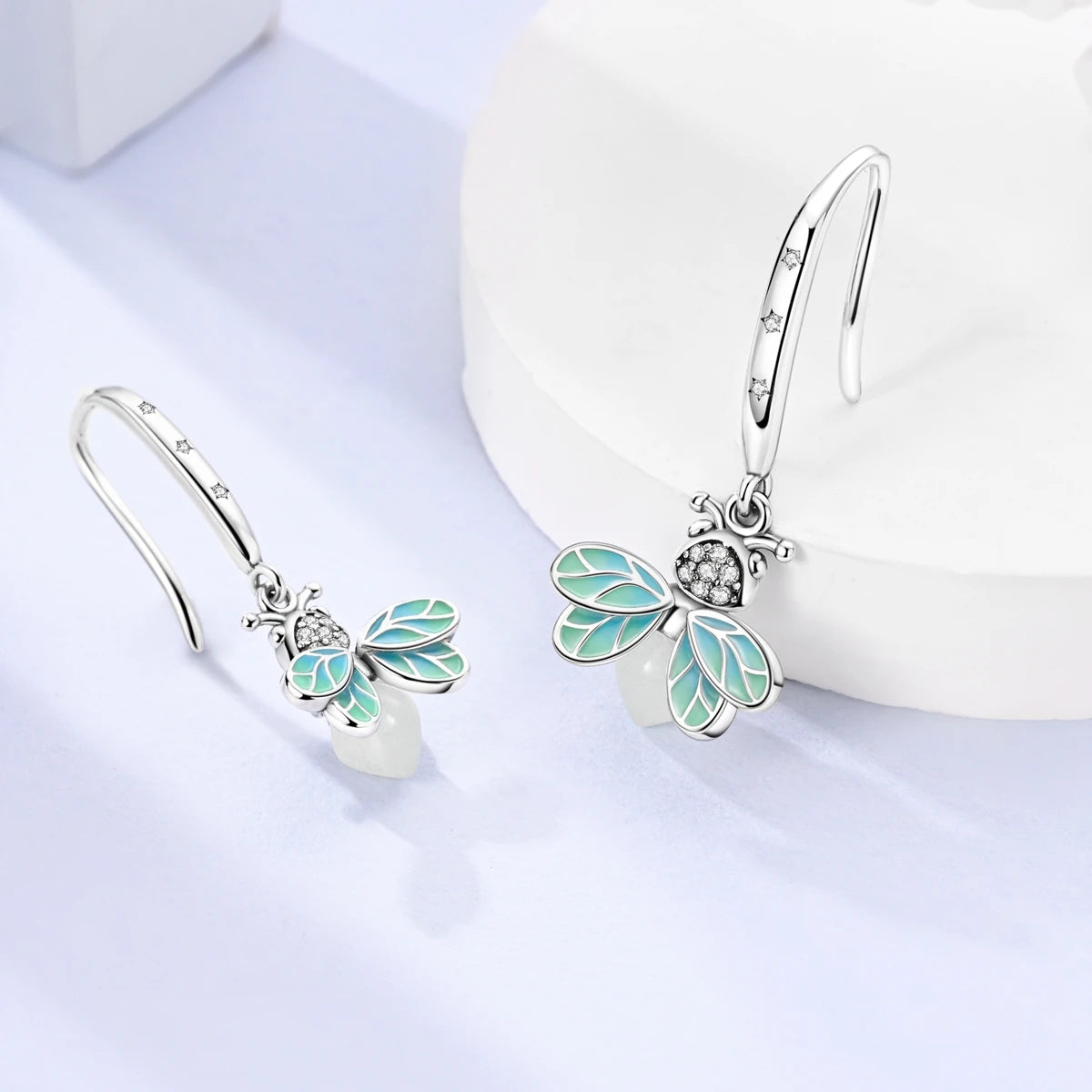 Sterling silver 925 drop earrings for women with elegant teardrop design, crafted by Corporación Turística.