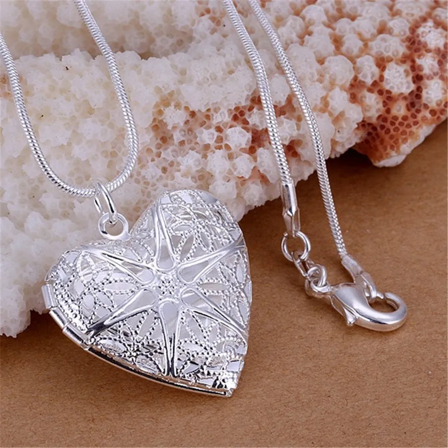 Sterling silver 925 shell pendant necklace, 40-75cm length, natural shell design, crafted by Corporación Turística