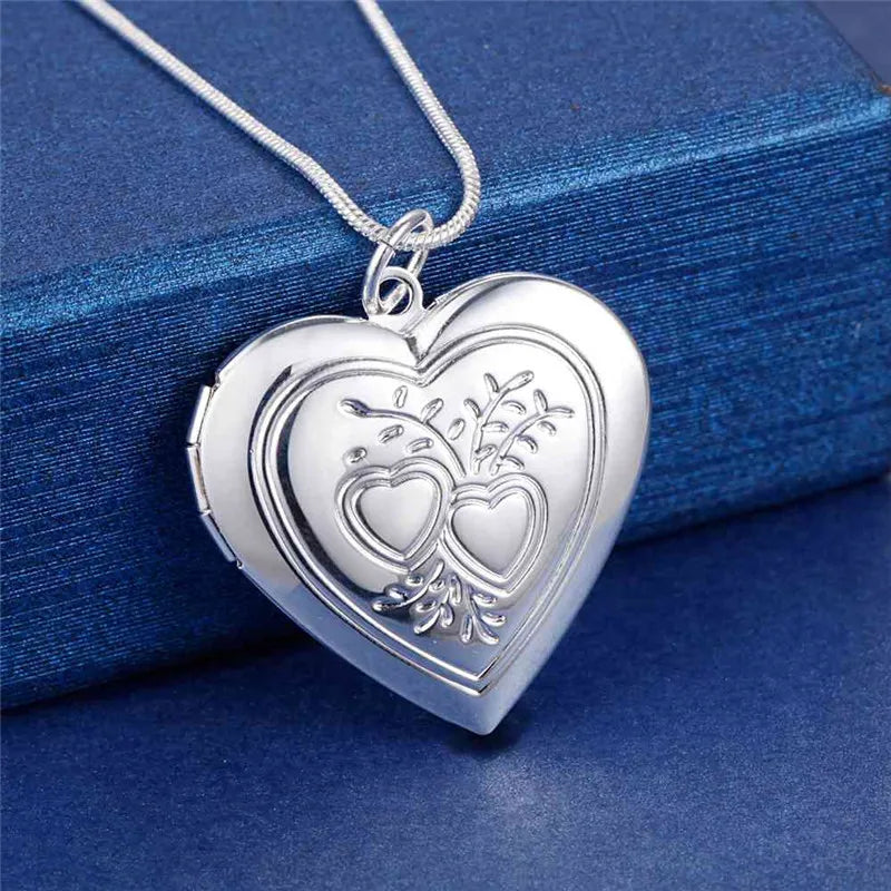 Sterling silver 925 shell pendant necklace, 40-75cm, new arrival, with a detailed shell design, crafted by Corporación Turística.