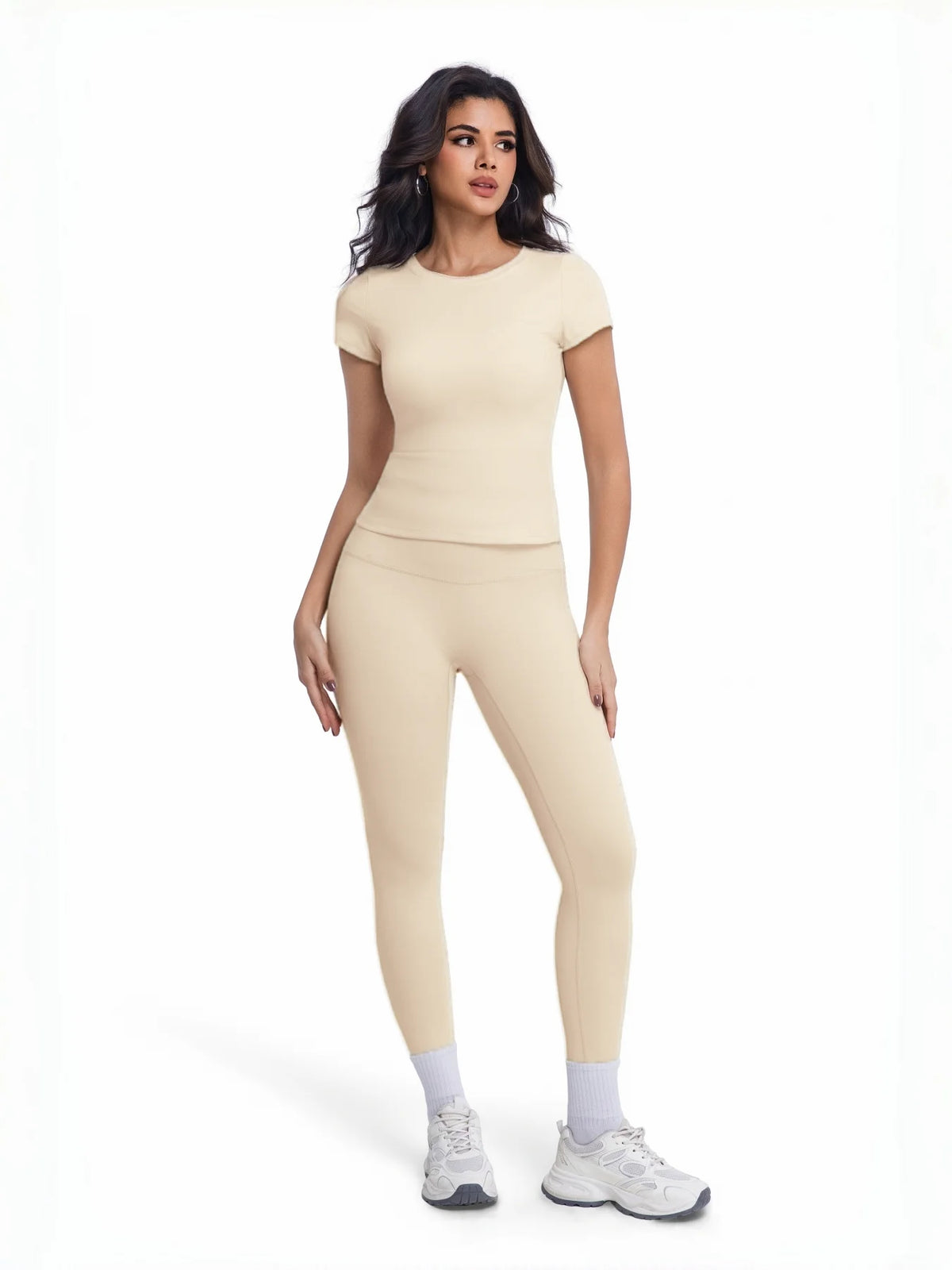 Conjunto deportivo de 2 piezas para mujer, camiseta de manga larga en color marfil, de la marca Corporación Turística.