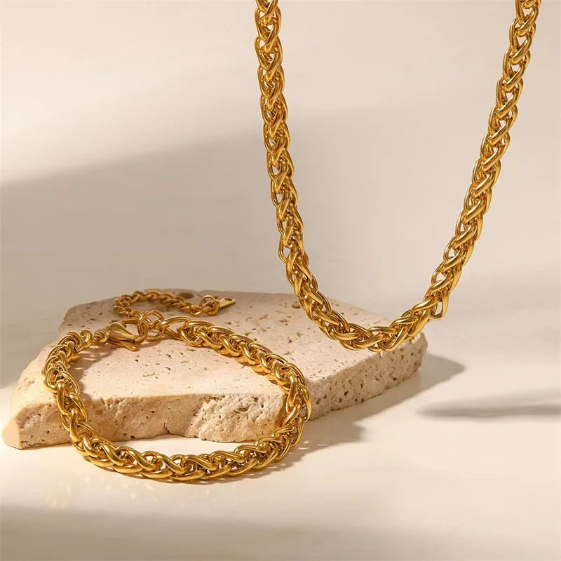 EILIECK stainless steel chain necklace and bracelet set by Corporación Turística, featuring sleek, durable jewelry in silver tones.