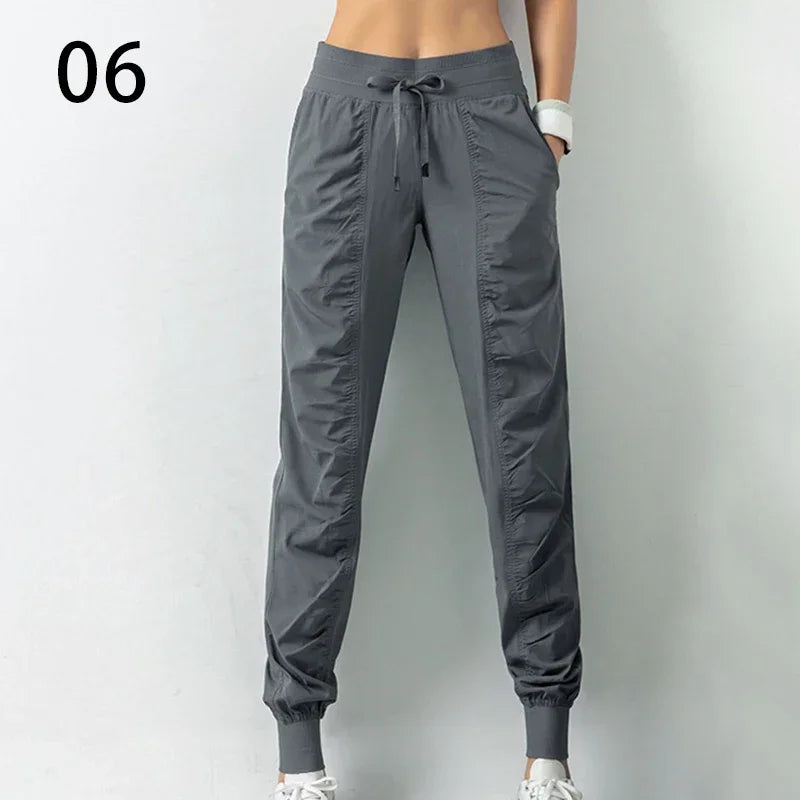 Navy blue women's sweatpants with drawstring, made of soft fabric, featuring a relaxed fit and elastic cuffs, from Corporación Turística.
