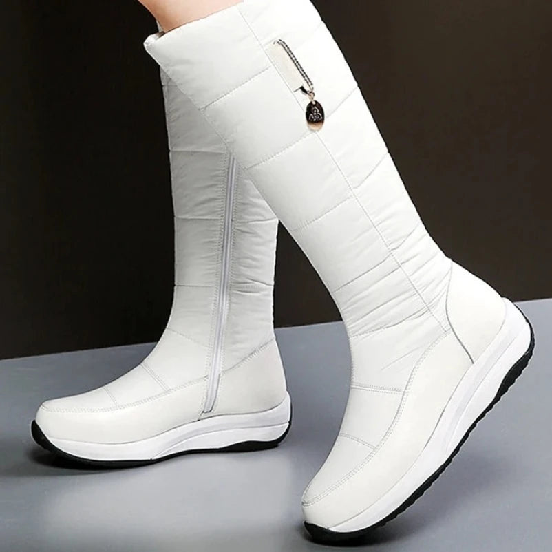 Black women's 2025 waterproof snow boots with plush lining from Corporación Turística, showing the cozy interior and sturdy sole.