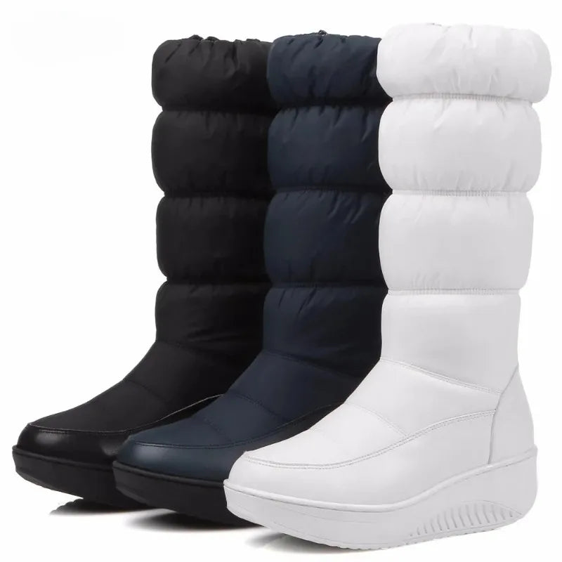 Impermeable mujer snow boots by Corporación Turística in black with platform soles, suitable for winter and snowy weather.