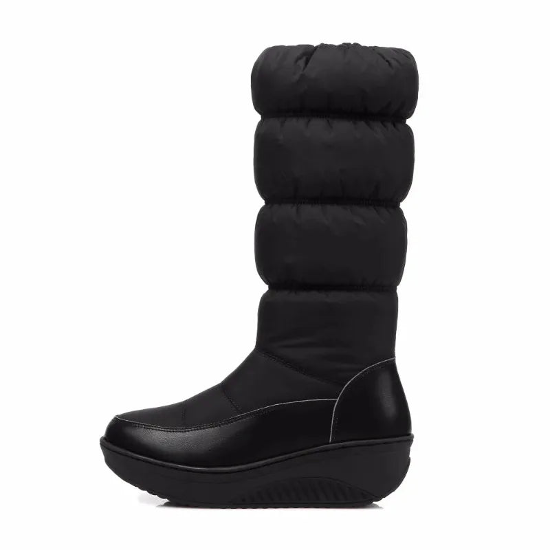 Impermeable women's snow boots by Corporación Turística with platform soles, black winter footwear, and sturdy design.