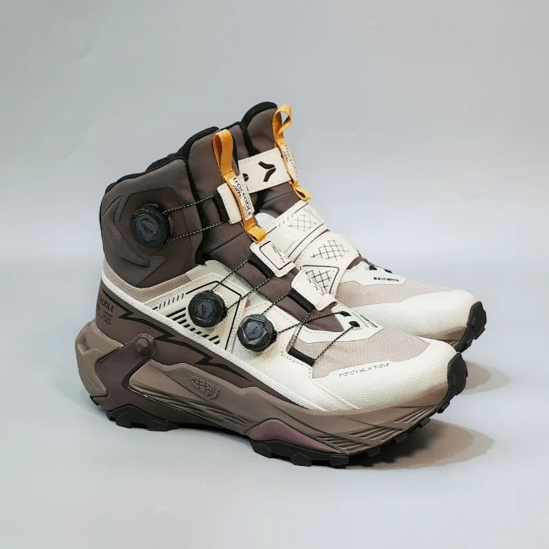 Corporal Turística escalada and hiking shoes in black, size 37, with sturdy design and ankle support for outdoor adventures.