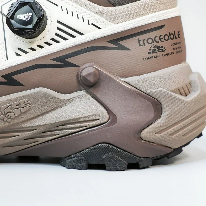 Black hiking and climbing shoes from Corporación Turística, size 37, designed for outdoor adventure and rugged terrain.