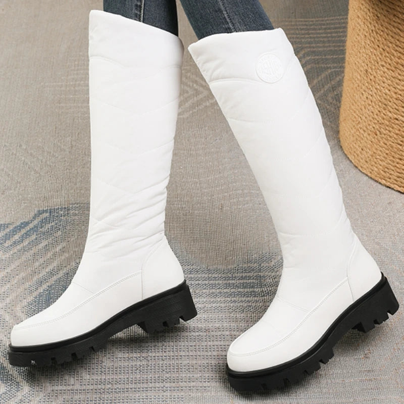 White warm leather snow boots for women by Corporación Turística, featuring a cozy design and sturdy sole.