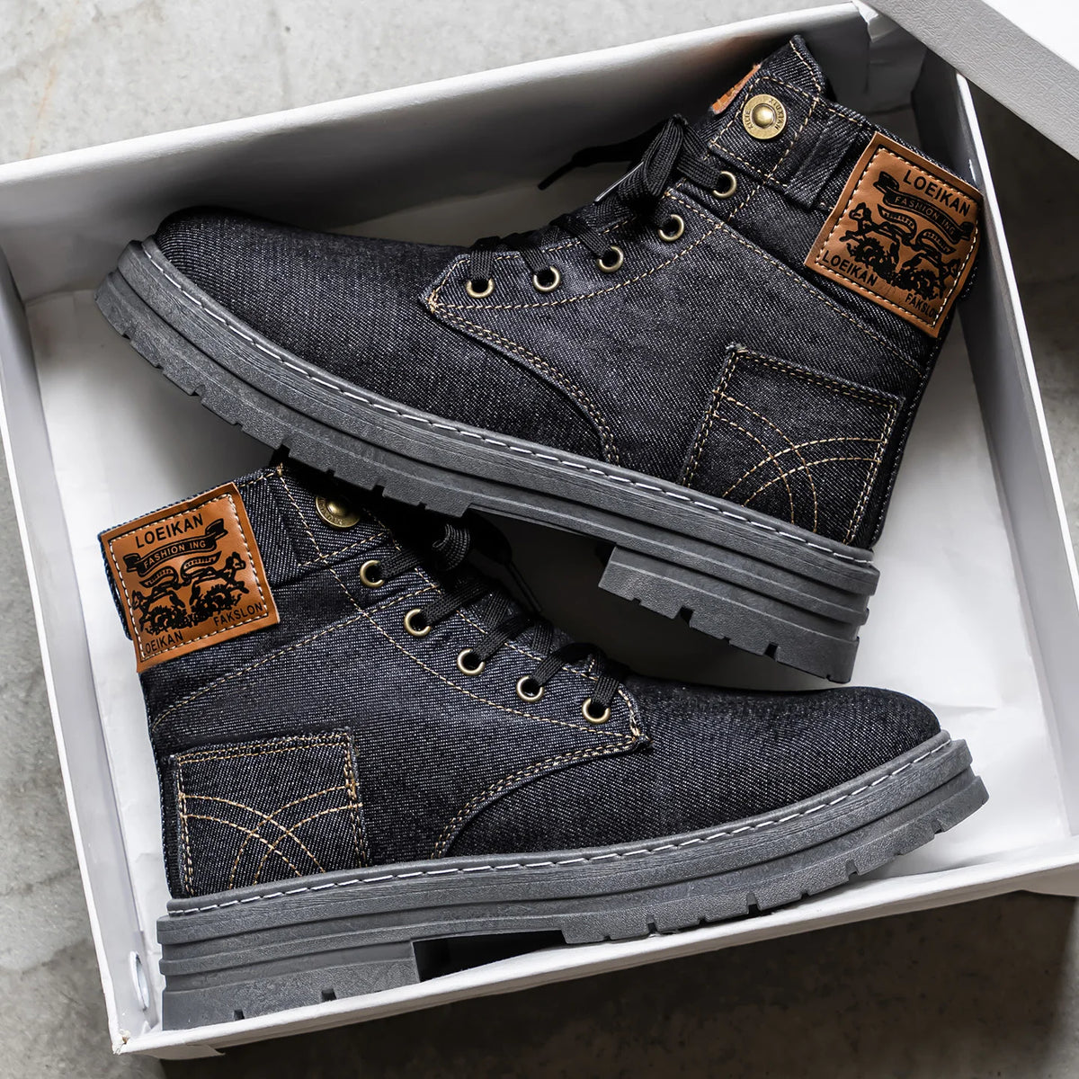 Black men's hiking boots by Corporación Turística, showing durable, versatile outdoor footwear with sturdy soles and comfortable fit.