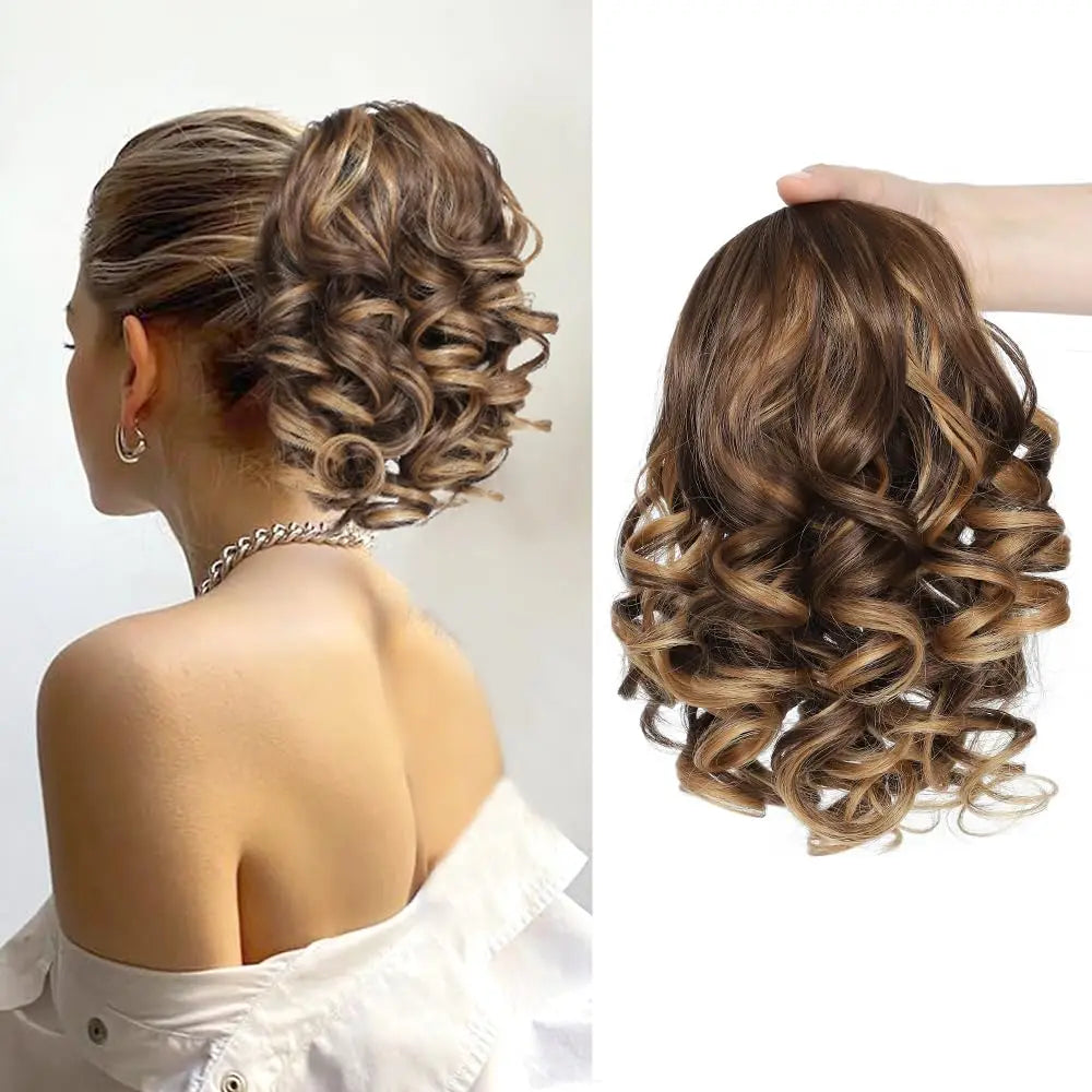 Short curly ponytail extension with cord from Corporación Turística, featuring a natural rizado style and easy attachment.