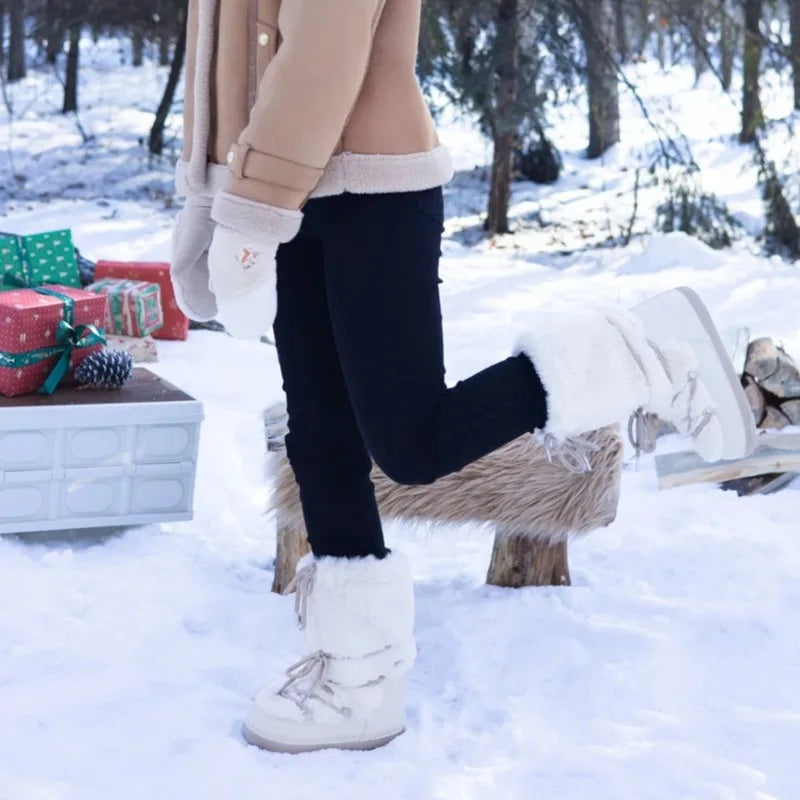 Pink high-end women's snow boots from Corporación Turística, featuring a stylish winter footwear design with warm insulation.