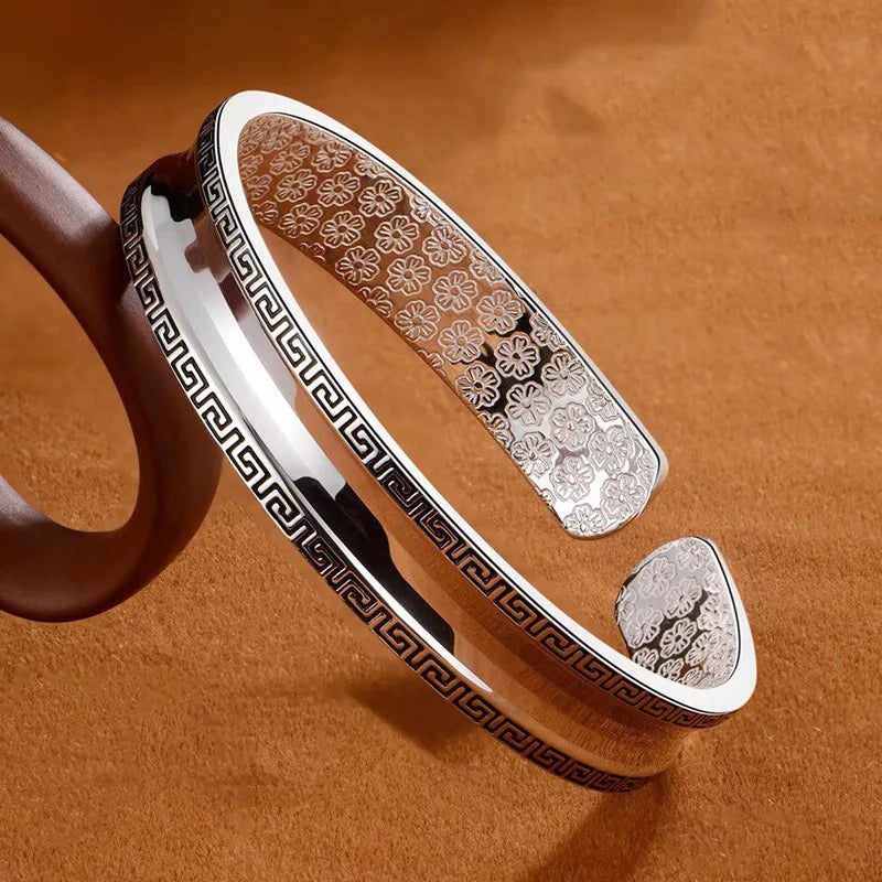 Silver 925 circular textured bracelet for men, featuring a sleek design, from Corporación Turística.