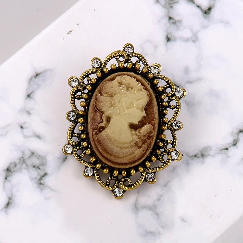 Vint-style queen cameo brooch with imitation diamonds, showcasing intricate purple design and detailed craftsmanship.