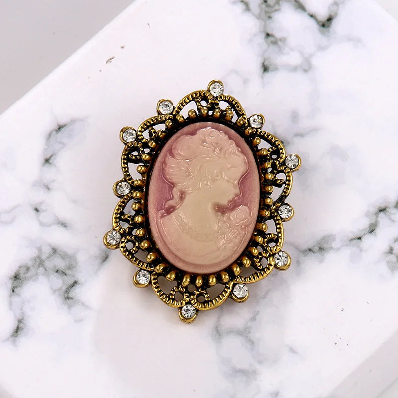 Vint Queen cameo brooch with imitation diamonds, purple jewelry piece featuring an intricate design, by Corporación Turística.