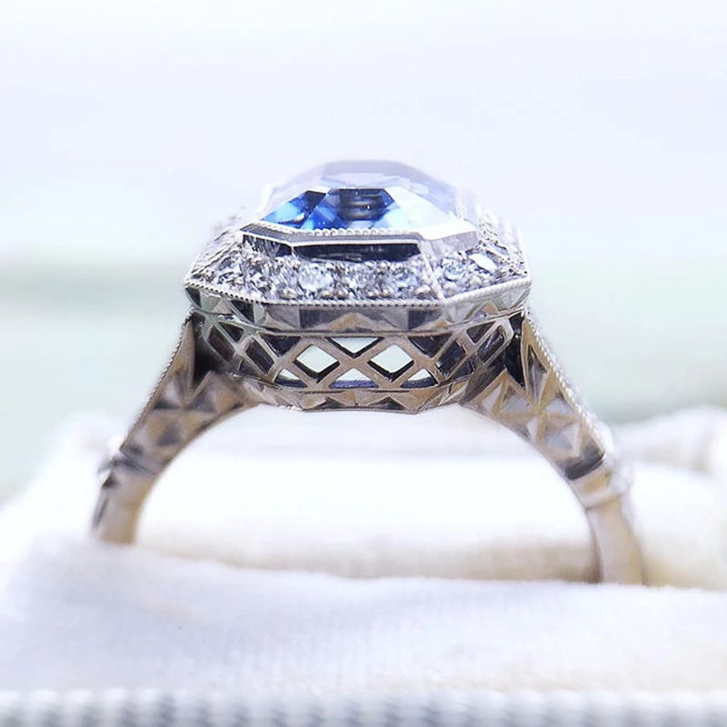 Elegant blue CZ ring for women by Huitan, featuring a stylish and sophisticated design.