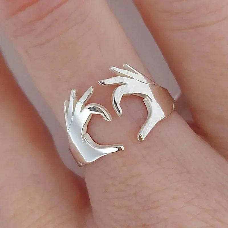 Adjustable heart-shaped ring by Corporación Turística featuring European and American styles, suitable for various occasions.