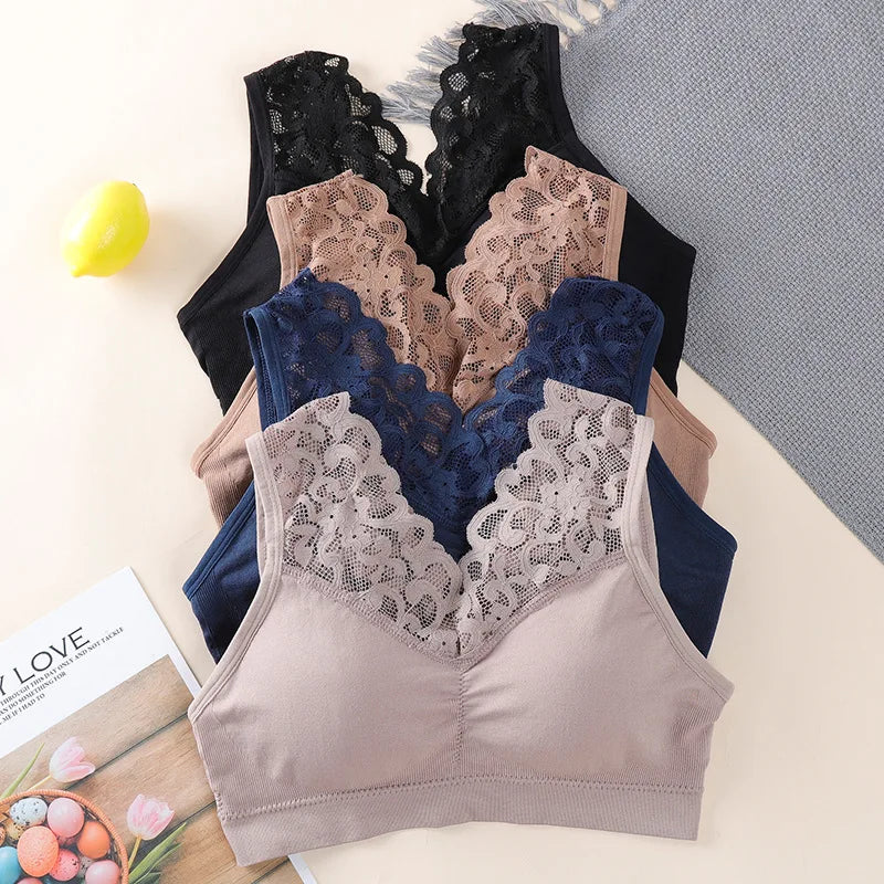 Dark pink lace sexy bralette for women, wire-free lace bra with a comfortable fit, made by Corporación Turística.