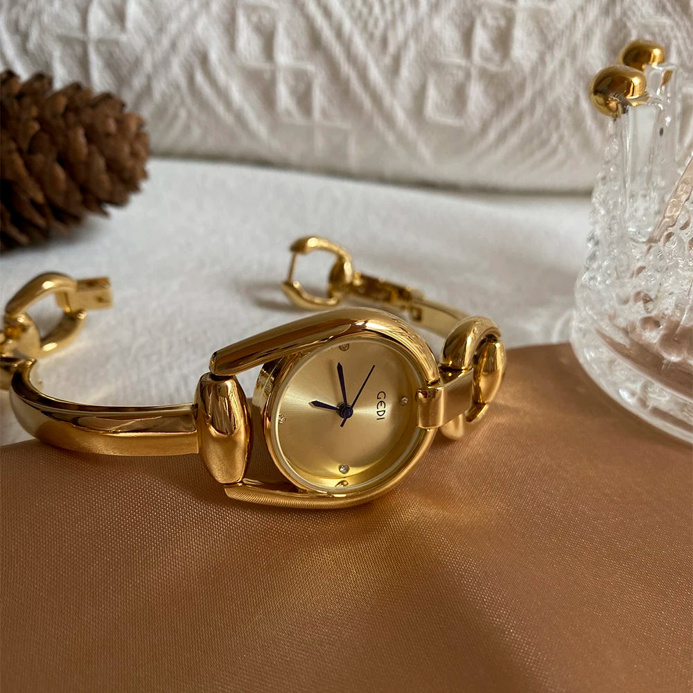 Modern rose gold quartz watch with stainless steel band from Corporación Turística, stylish and elegant for everyday wear.