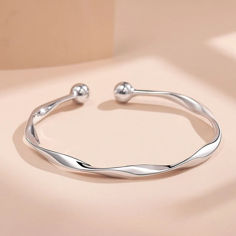Sterling silver 925 bracelet with open display design by Corporación Turística, showcasing a sleek, modern jewelry style.