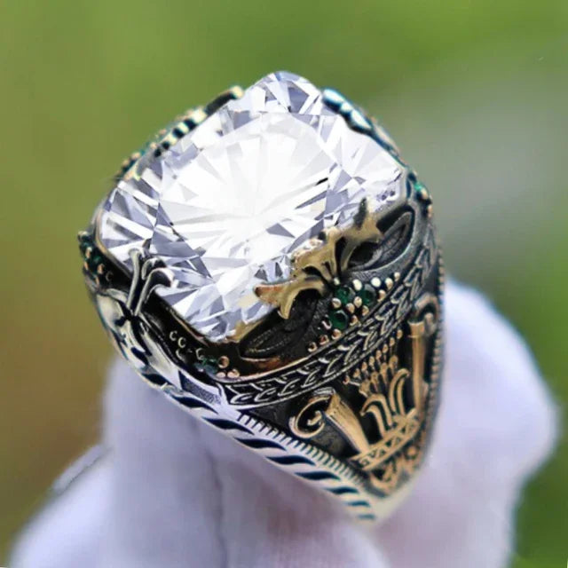 Luxury emerald ring with intricate inlay work, designed for the shoulder, by Corporación Turística.