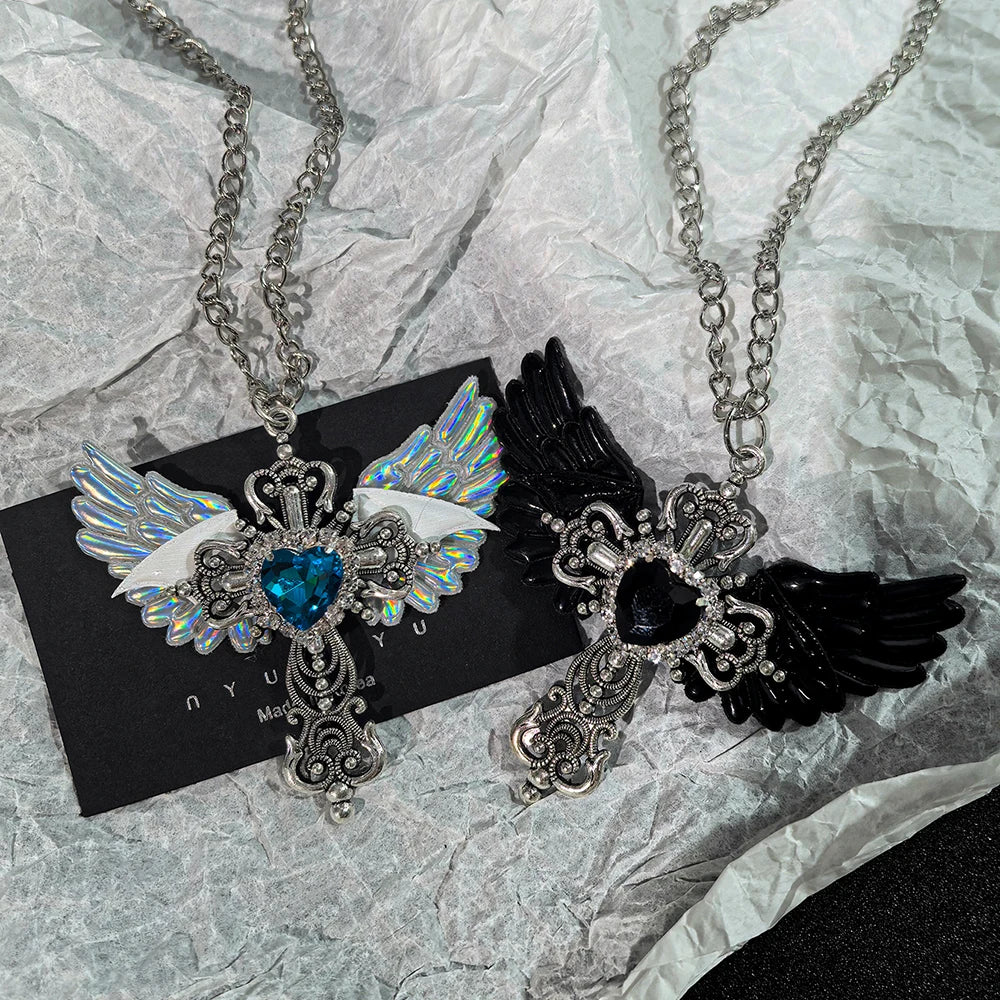 White Y2K style collar with heart and angel wing pendant, featuring a trendy and delicate design.