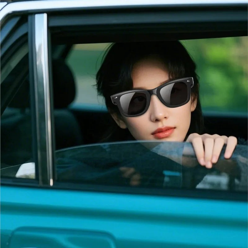 White Echowear smart glasses by Corporación Turística with UV monitoring and frequency tracking, shown from the side profile.