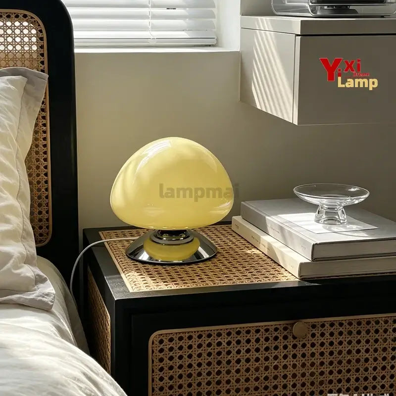 Murano glass table lamp with a round disco shape, featuring a clear crystal design for elegant home lighting.
