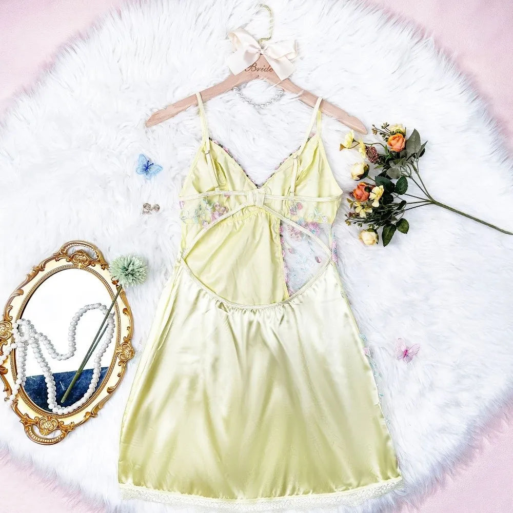 White lace camisón for women with a satin ribbon, elegant sleepwear dress by Corporación Turística.
