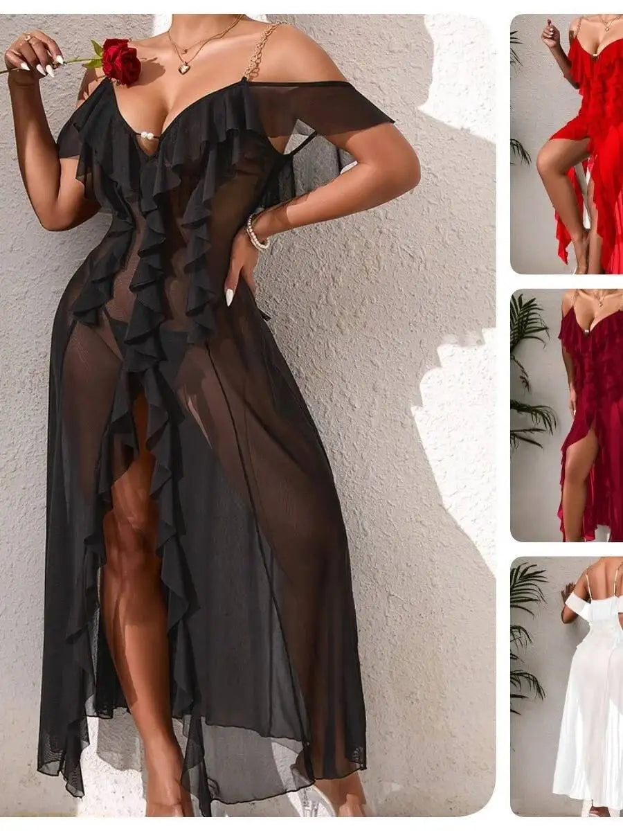 Liso camisón de malla de color vino con correas de cadena, diseñado por Corporación Turística, para un look elegante y cómodo