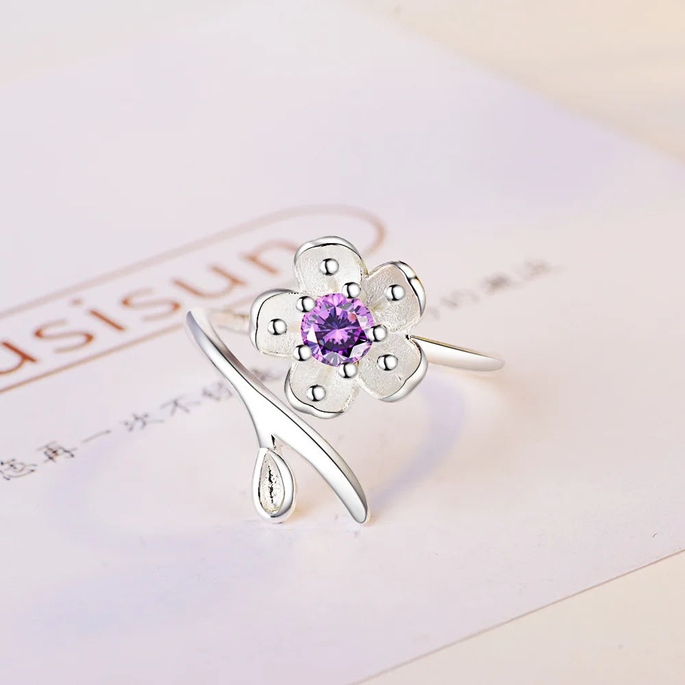 Silver 925 ring with floral design and high-quality cubic zirconia, showcasing intricate details and elegant craftsmanship.