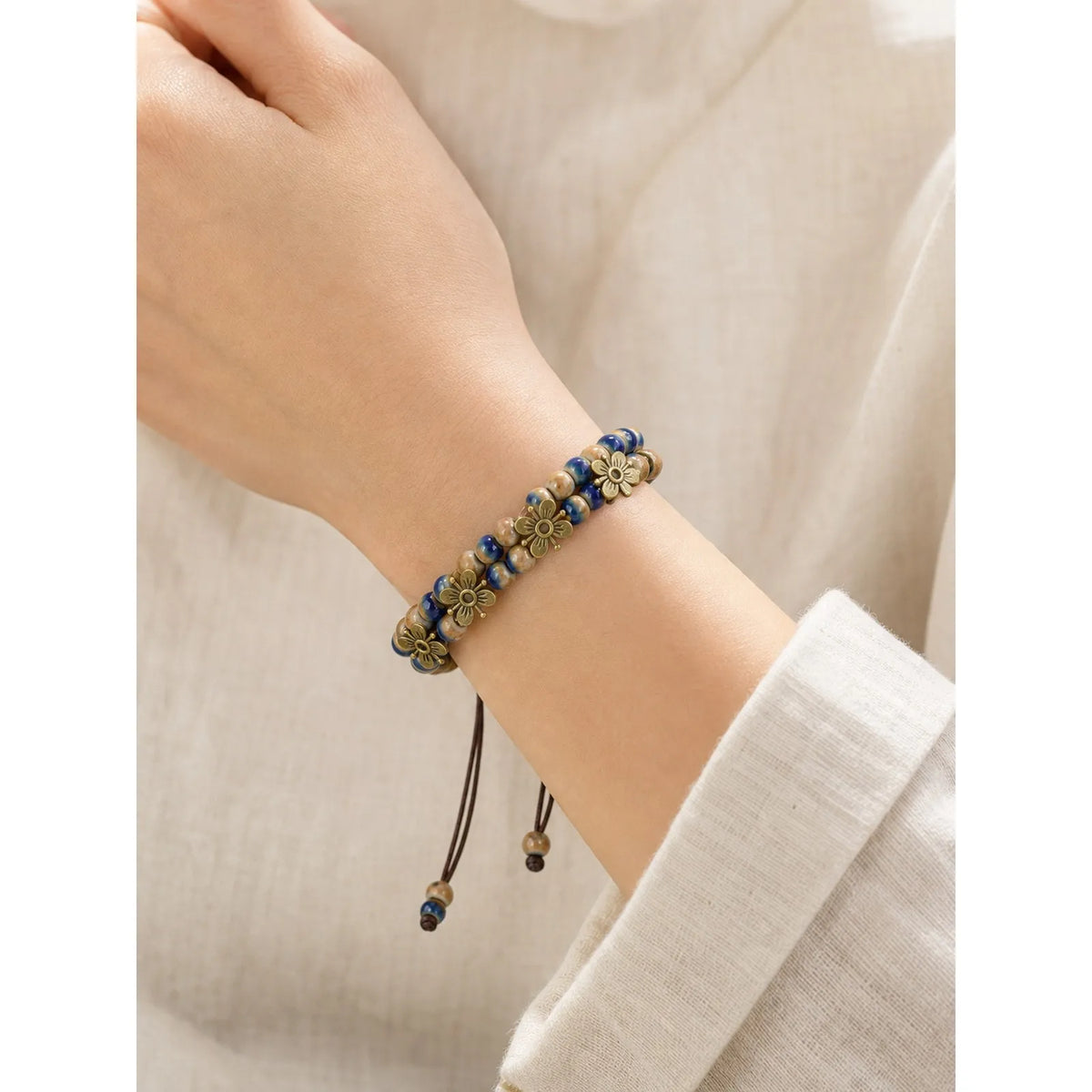 Handmade ceramic bead chain bracelet featuring colorful ceramic beads, crafted by Corporación Turística.