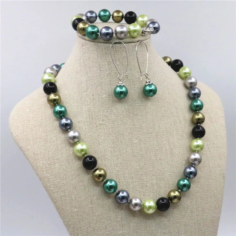 Set of necklace and bracelet with round beads from Corporación Turística, featuring a coordinated jewelry ensemble.