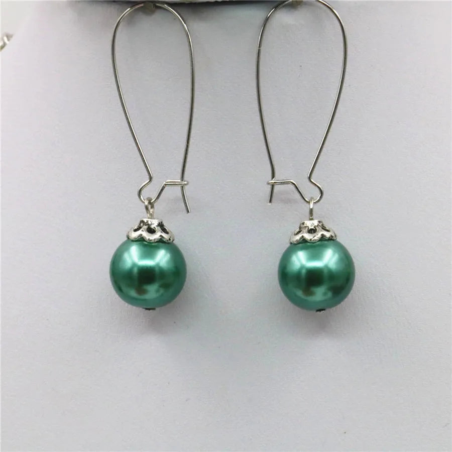 Set of jewelry with round beads, including a necklace and bracelet, featuring natural stone or coral-style beads.
