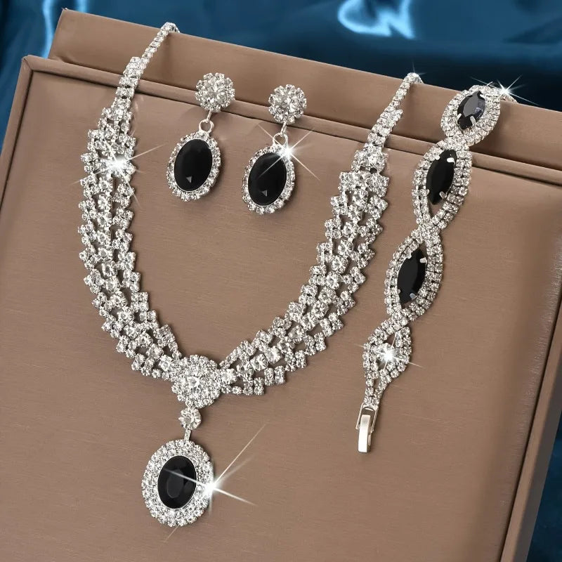 Elegant bridal jewelry set with necklace and earrings from Corporación Turística, featuring intricate design and sparkling details.