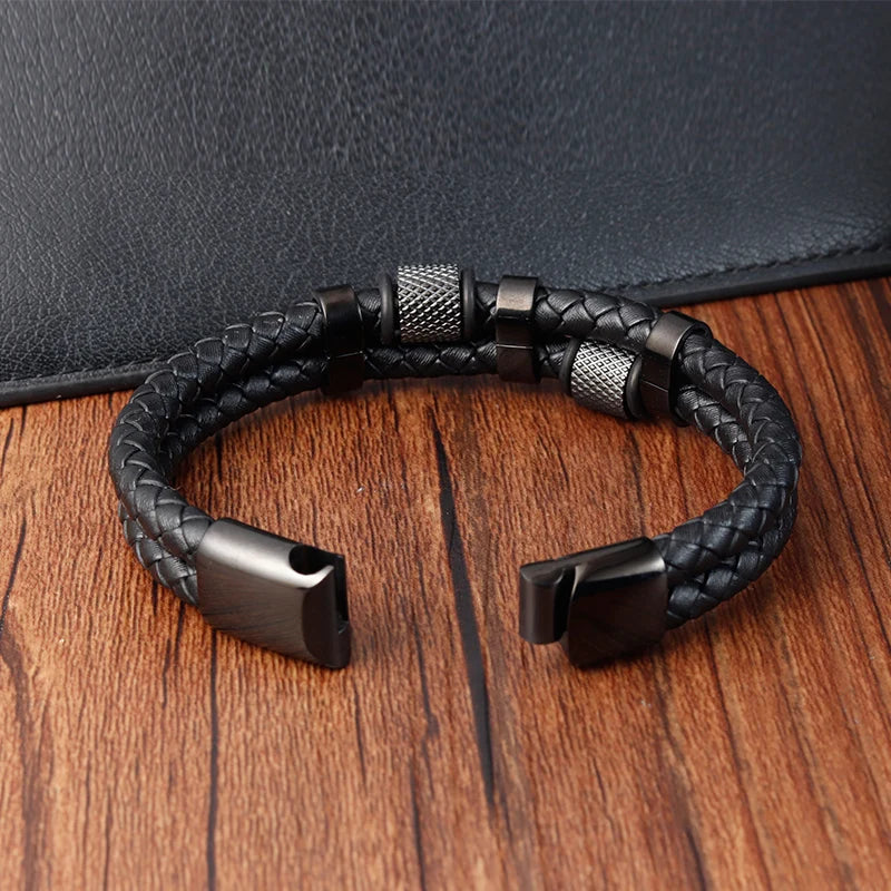 Trenzada hombre pulsera de cuero y acero magnético de JIAYUPENG, 22-21 cm, en color negro con cierre de acero inoxidable.