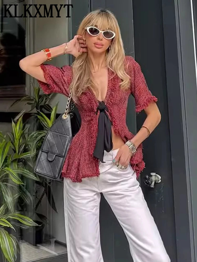 KLKXMYT women's V-neck blouse with cords and ruffle details, perfect for chic summer style, in light fabric and relaxed fit.