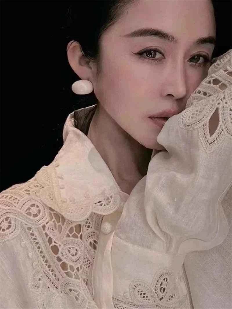 White floral embroidered blouse by Limiguyue featuring elegant French style, perfect for spring and summer casual wear.