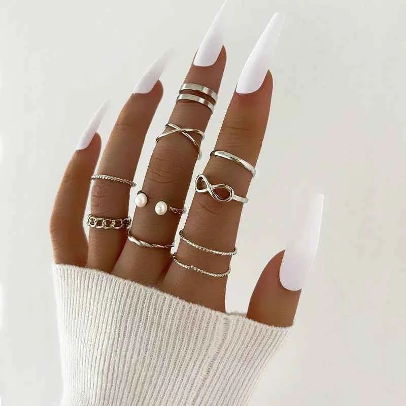 Modyle bohemian ring set with circon stones in 18K gold, elegant jewelry for women, perfect for wedding gift.