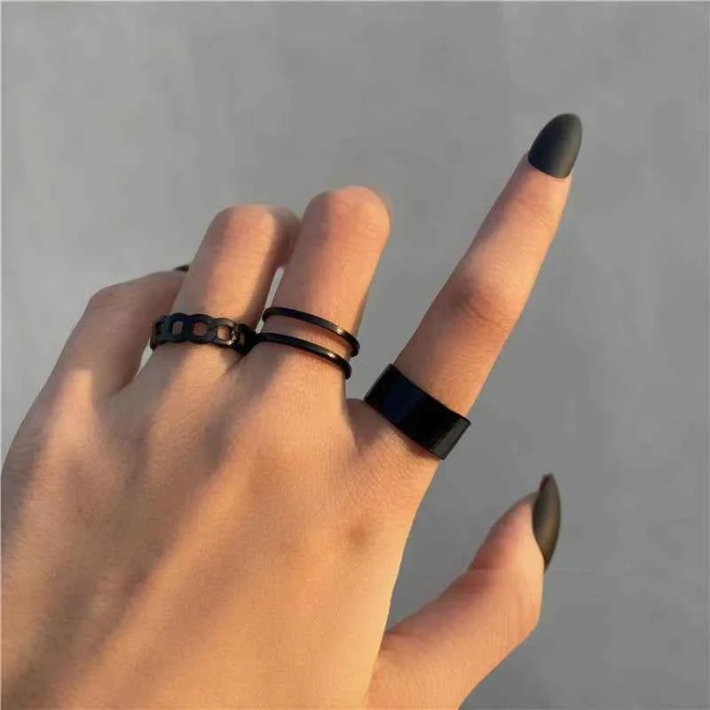 Modyle bohemian jewelry set with 18K gold rings and zircon stones, featuring multiple intertwined rings for women.