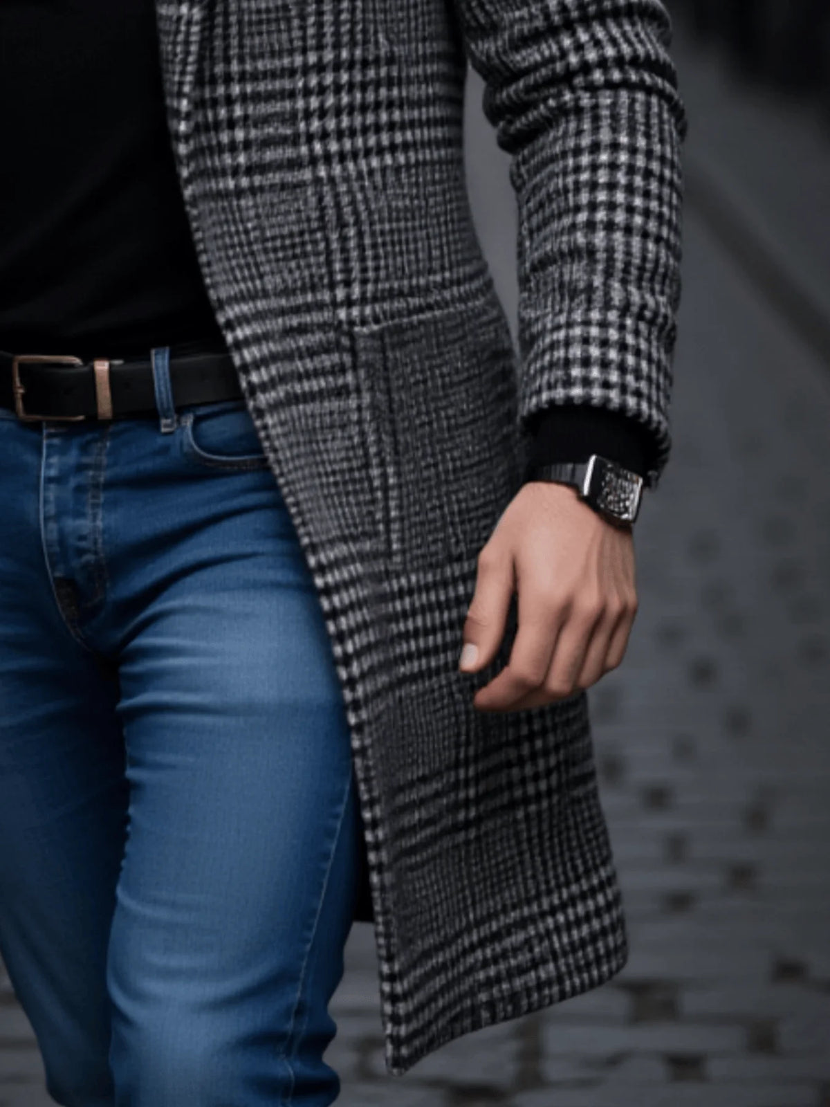 Men's RVHSWDS plaid thick winter gabardine coat, warm and windproof men's outerwear with a classic checkered pattern.