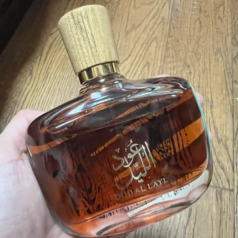 WarmKiss Arab Sándalo Perfume bottle with elegant wood and musk notes, 50ml Eau de Parfum, showcasing the fragrance's rich, warm aroma.