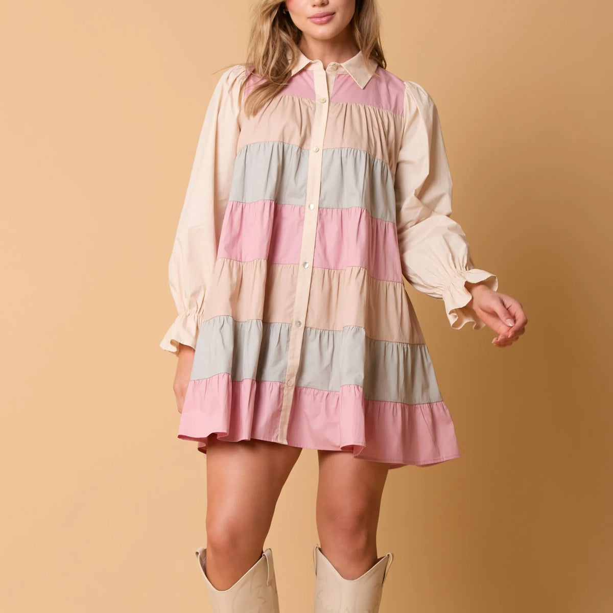 Light blue and white plaid women's minivestido camisero with long sleeves and button-up front, perfect for casual wear.