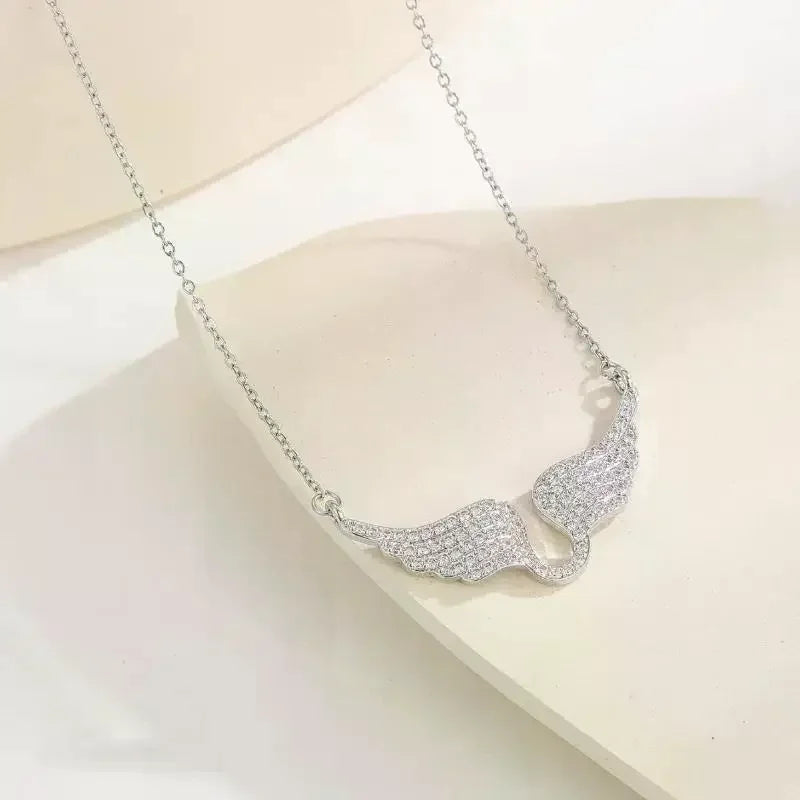 Collar de ala de Ángel para mujer, cadena de clavícula de acero de titanio que combina con todo, temperamento de moda con incrustaciones de diamantes