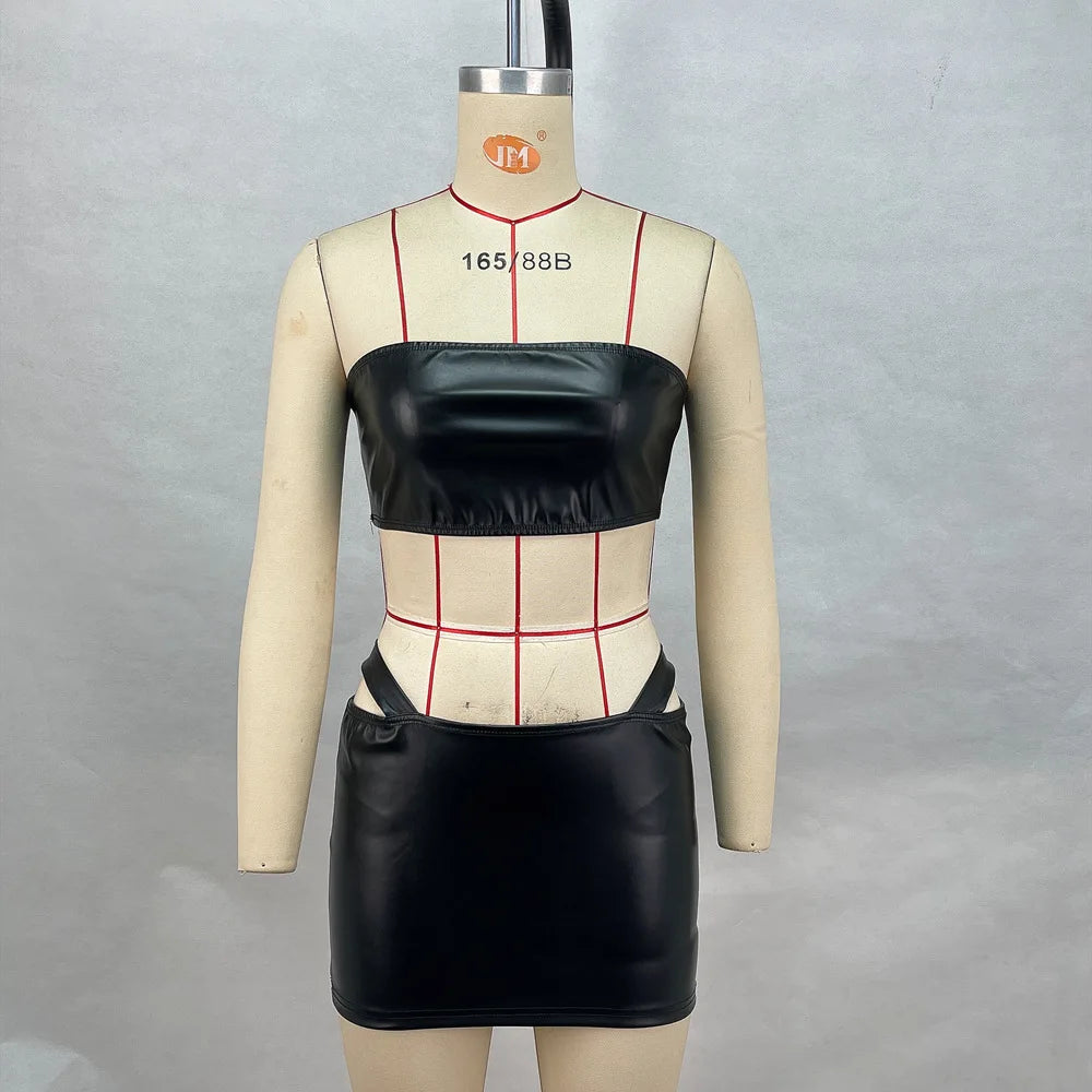 Black fitted strapless mini dress for women, slim-fit style with a sleek, modern design.