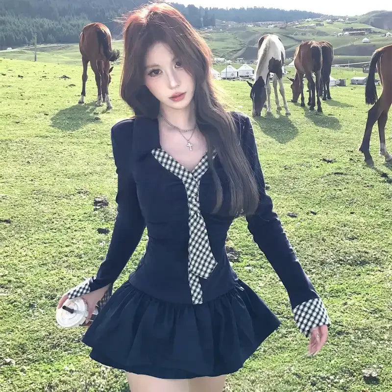 Long-sleeve Korean-style sexy shirt with high waist, featuring fitted design and stylish details from Corporación Turística.