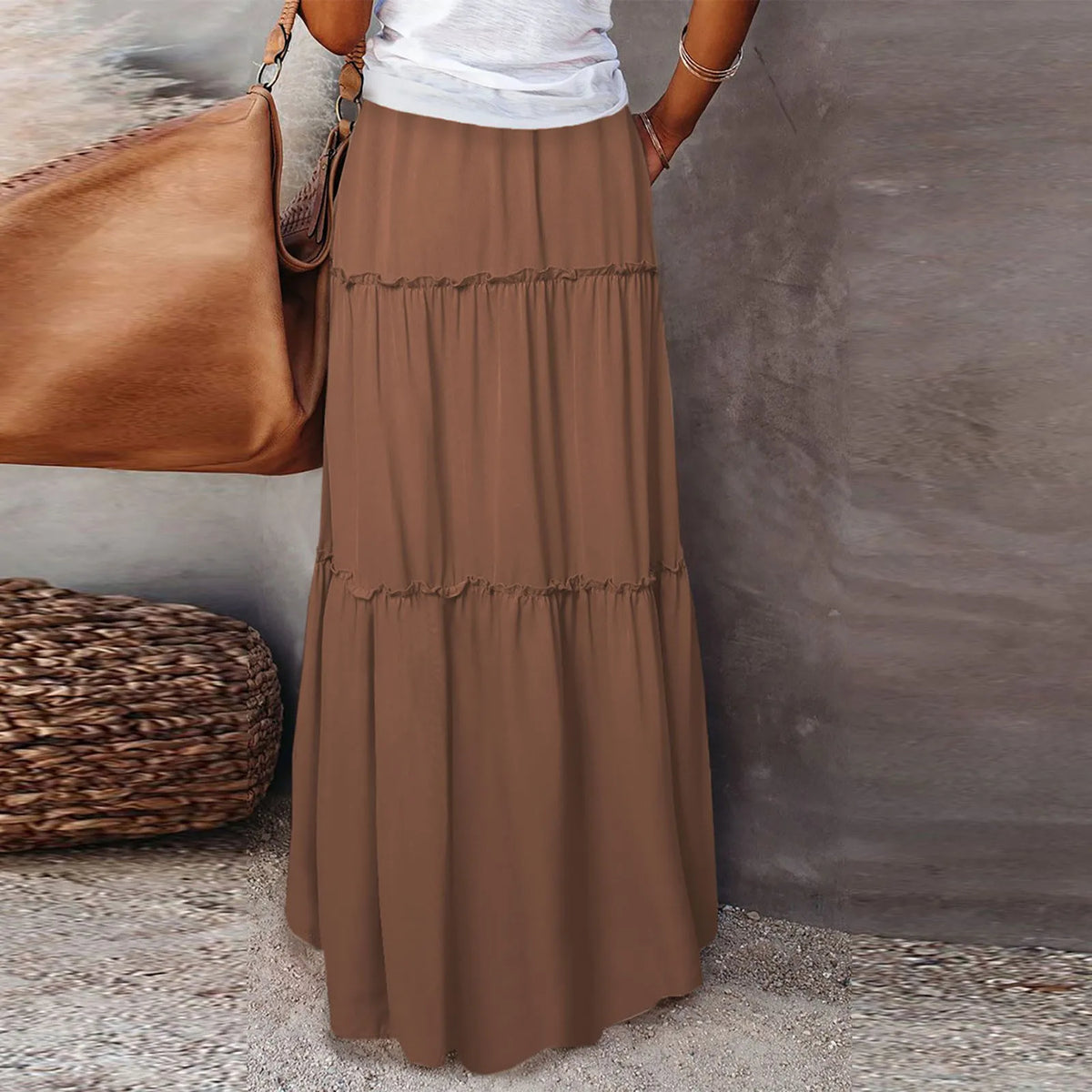 Long solid-colored women's skirt with elastic waistband, stylish and comfortable, perfect for casual or dressy occasions.