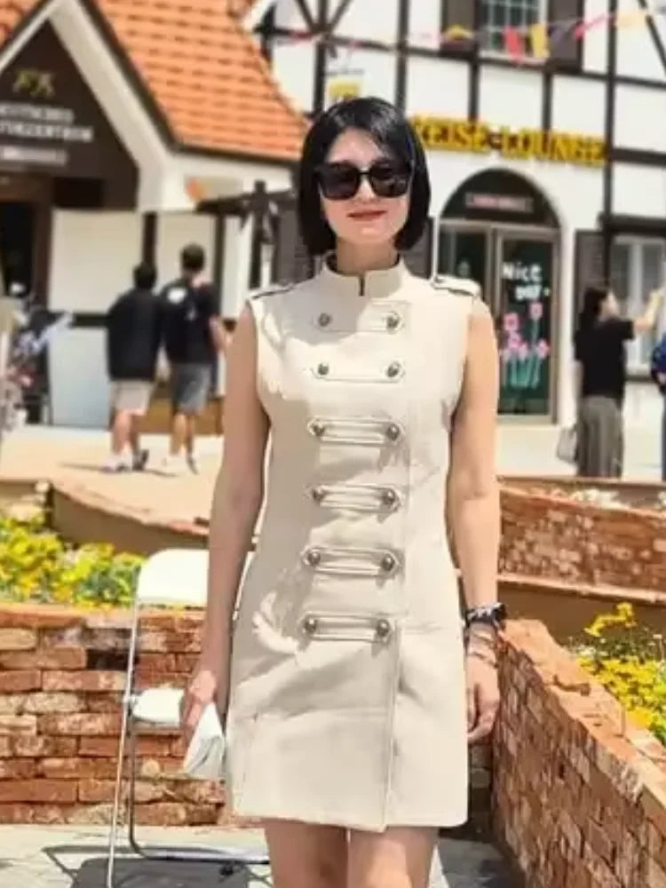 Vestido Mini Beige Cuello Alto Botonadura | Beainmmry Verano 2026