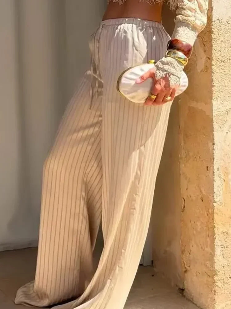 Conjunto Mujer Encaje Azul: Top Medio Alto y Pantalón Pierna Ancha
