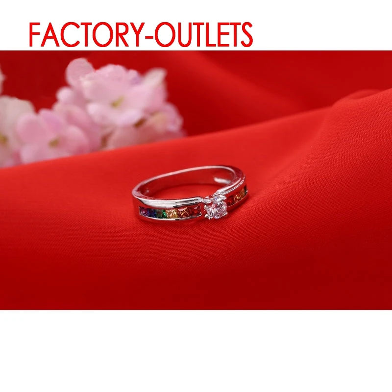 Sterling silver 925 ring with a cubic zirconia stone, fashionable jewelry by Corporación Turística, close-up of the detailed design